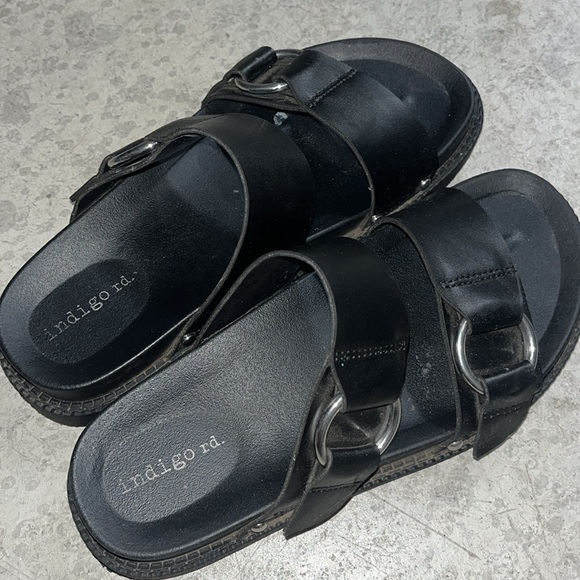Indigo Black Faux Leather Platform Sandals / Slides - Size 5.5 - Picture 9 of 11